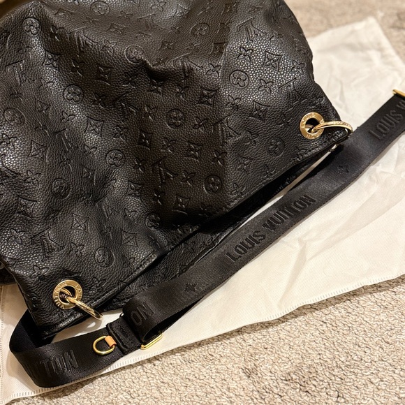 Louis Vuitton Hobo Bag - Picture 12 of 13